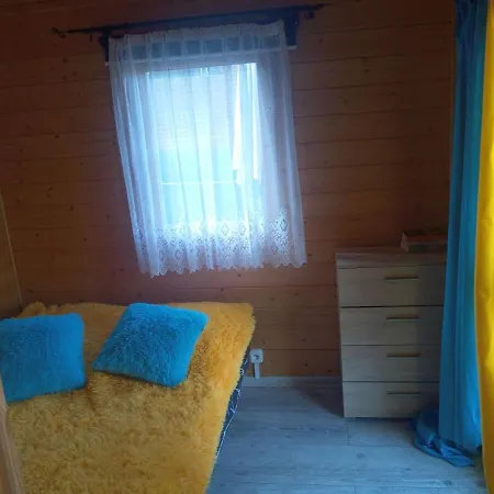 Letniskowy W Nadolu Nad Jeziorem Zarnowieckim بيت للعطل *