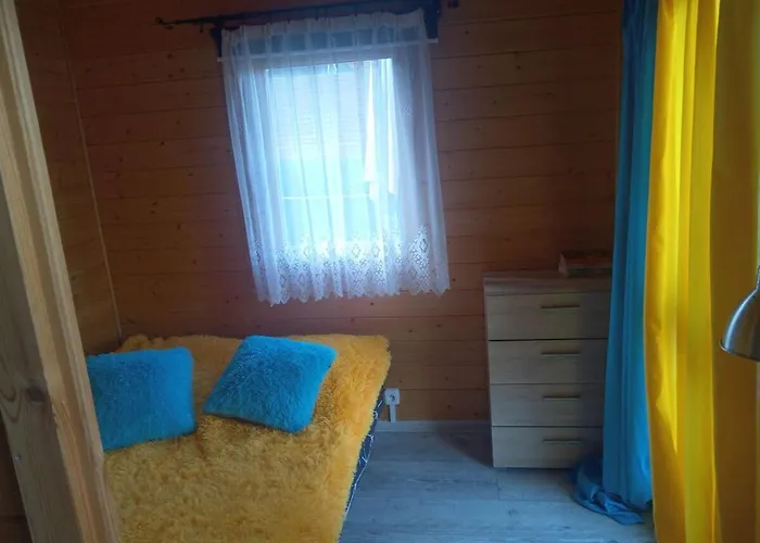 Letniskowy W Nadolu Nad Jeziorem Zarnowieckim Feriehus *